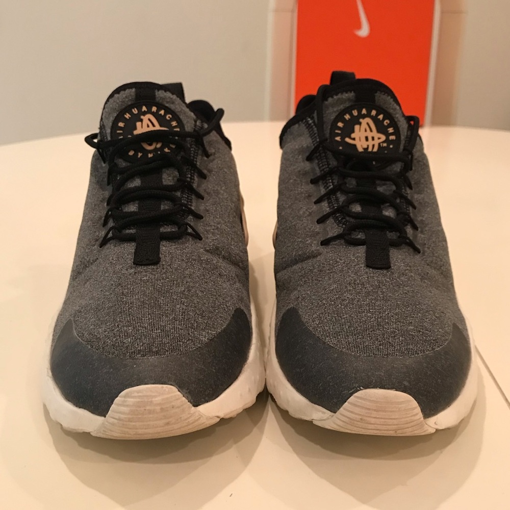 Women’s Nike air Huarache ultra SE size 7